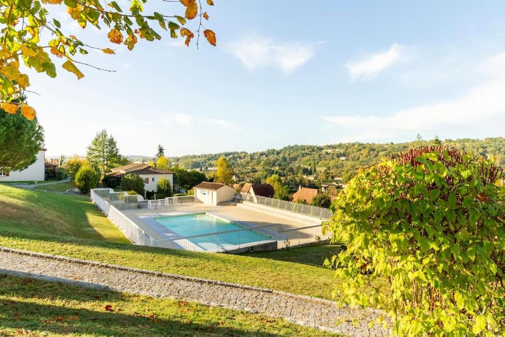 Apartment Sarlat, Apptmt T3 Clim Piscine Parking