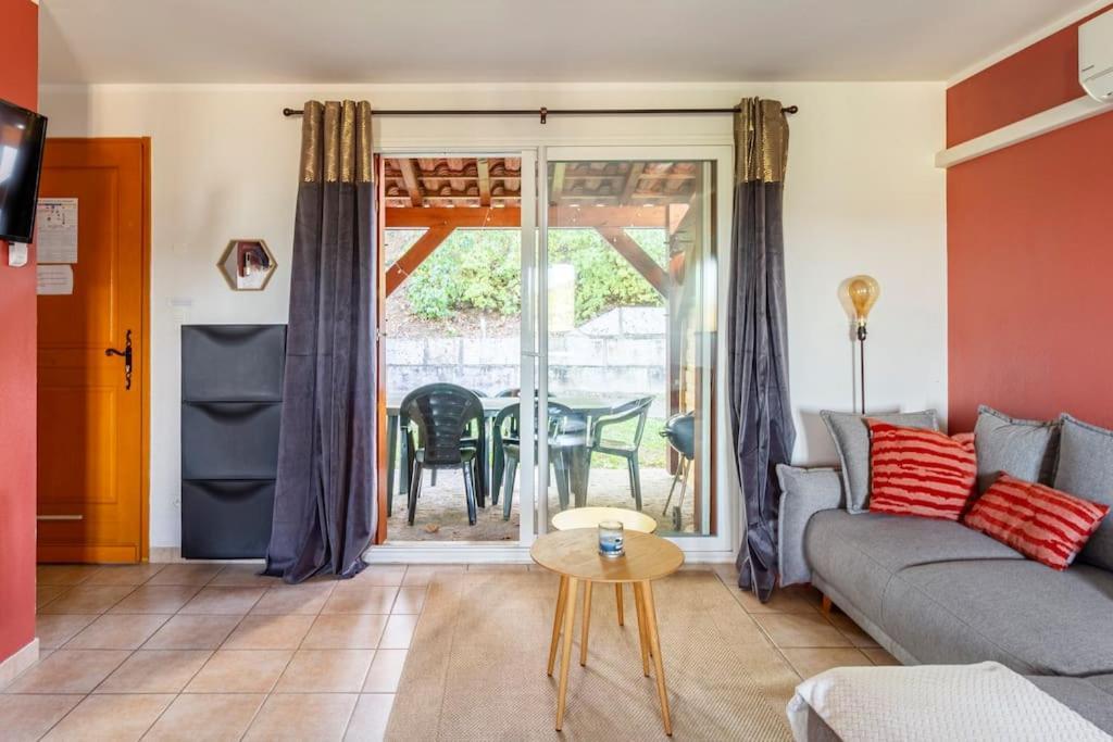 Sarlat, Apptmt T3 Clim Piscine Parking Apartment