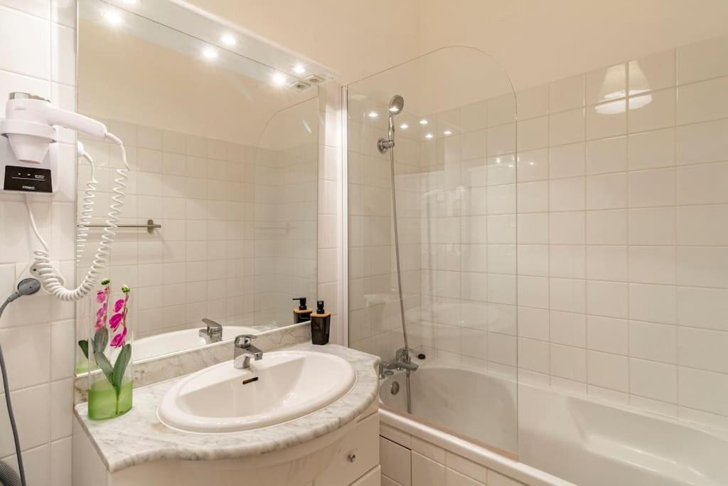 Sarlat, Apptmt T3 Clim Piscine Parking Apartment *